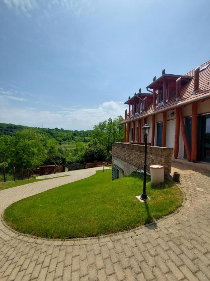Vendeghaz Petoerke Hotel Bárdudvarnok Exterior foto